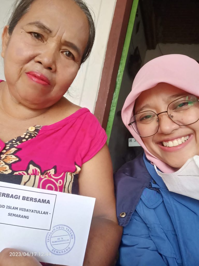 Berbagi kebahagiaan TK ISLam Hidayatullah Semarang
