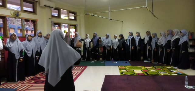 Guru-guru Siap Menyambut Masa Pengenalan Lingkungan Sekolah dengan Kegembiraan