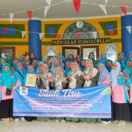 Studi Tiru KB At-Tazkya Kudus dan HIMPAUDI Secang Magelang di PAUD Islam Hidayatullah Belajar Bersama Membangun Pendidikan Anak Usia Dini Berkarakter Qurani